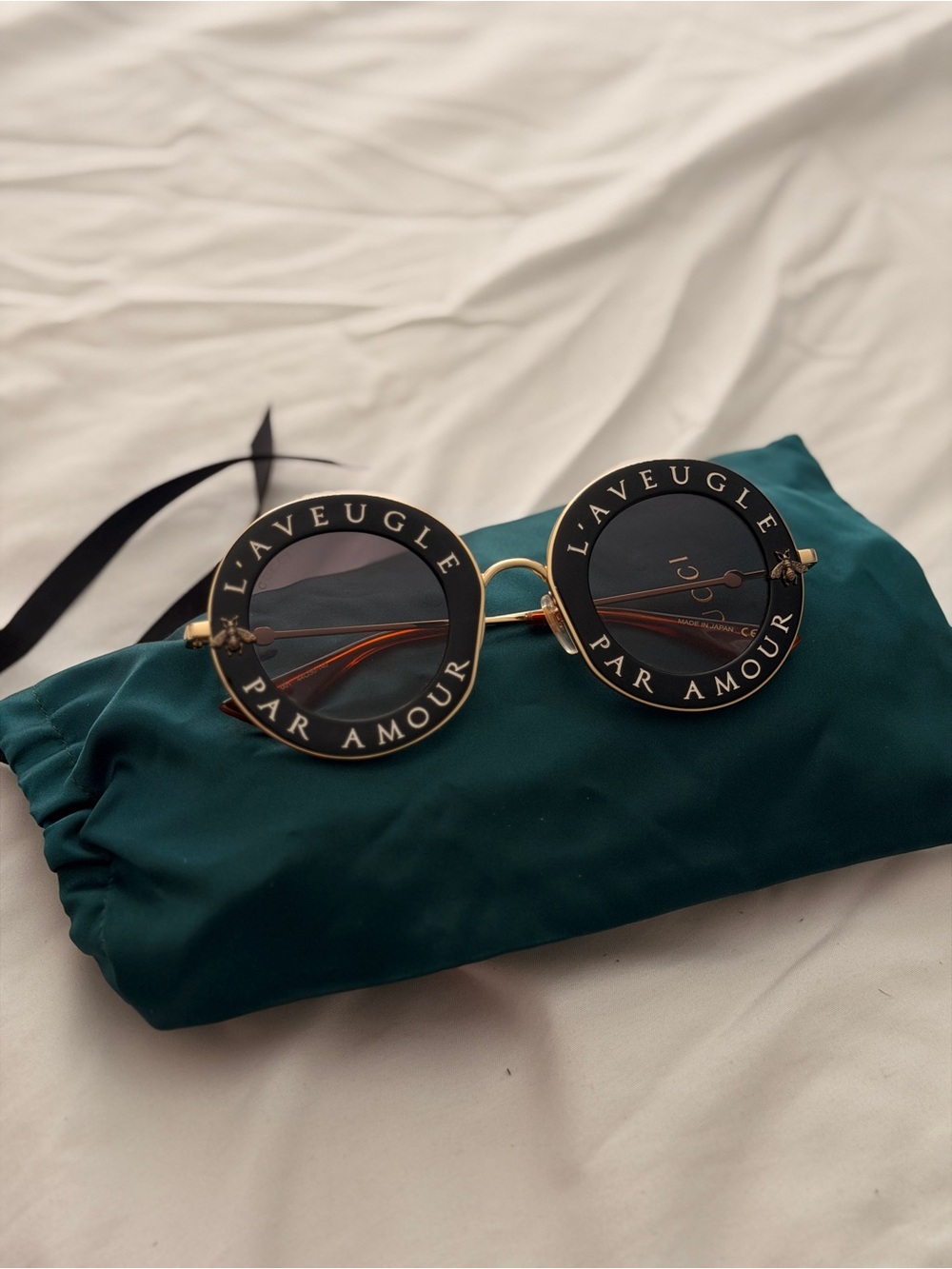 Gucci Black Round 'L'Aveugle Par Amour' Logo Sunglasses with Gold Bridge GG0113S - Picture 5 of 15